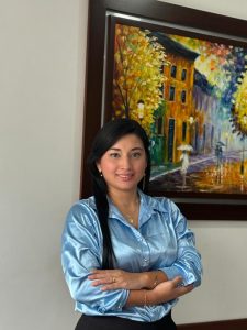 Directora-Legal