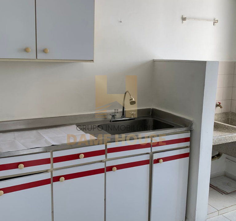 Apartamento_Trinitarios_paralela_cocina_2
