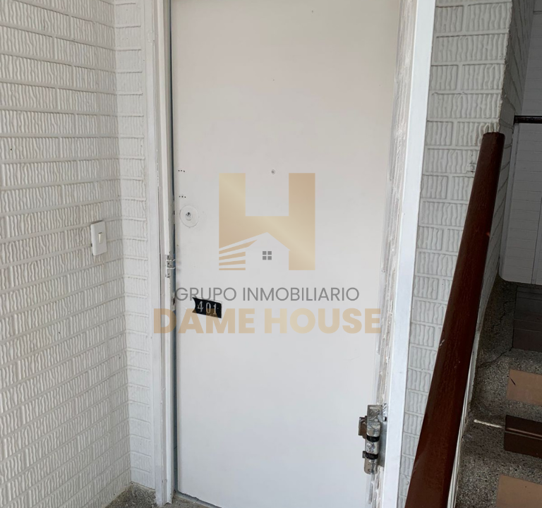 Apartamento_Trinitarios_paralela_entrada